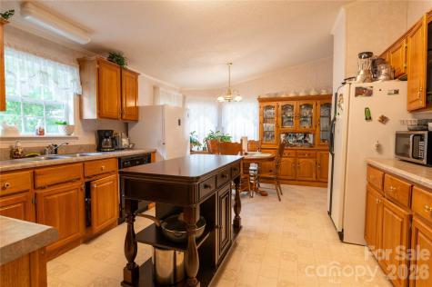 98 Cardinal Lane Burnsville NC 28714