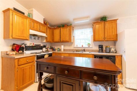 98 Cardinal Lane Burnsville NC 28714