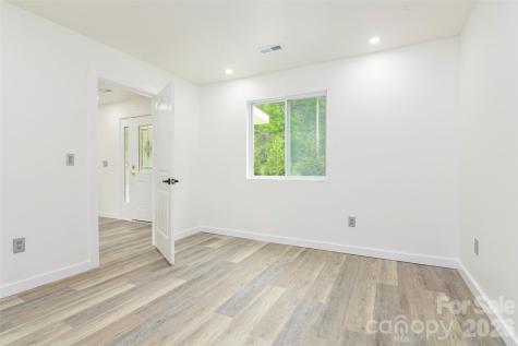 286 Berkeley Road Hendersonville NC 28792