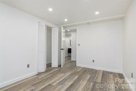 286 Berkeley Road Hendersonville NC 28792