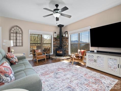 4823 Max Patch Road Clyde NC 28721