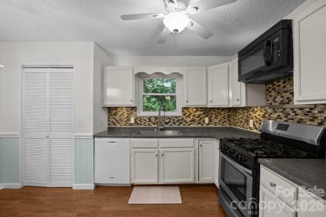193 Timberside Drive Mars Hill NC 28754