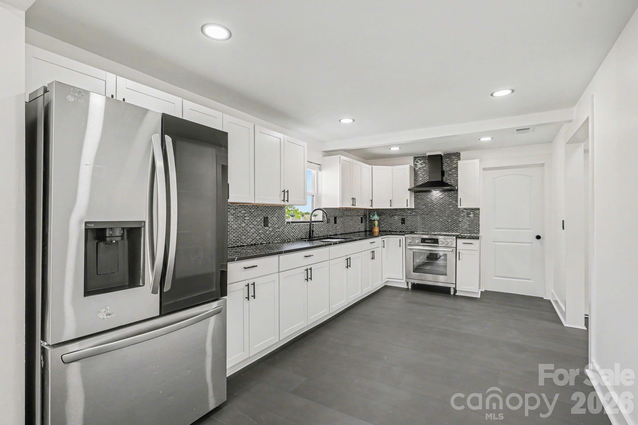 6 E Sunrise Avenue Thomasville NC 27360