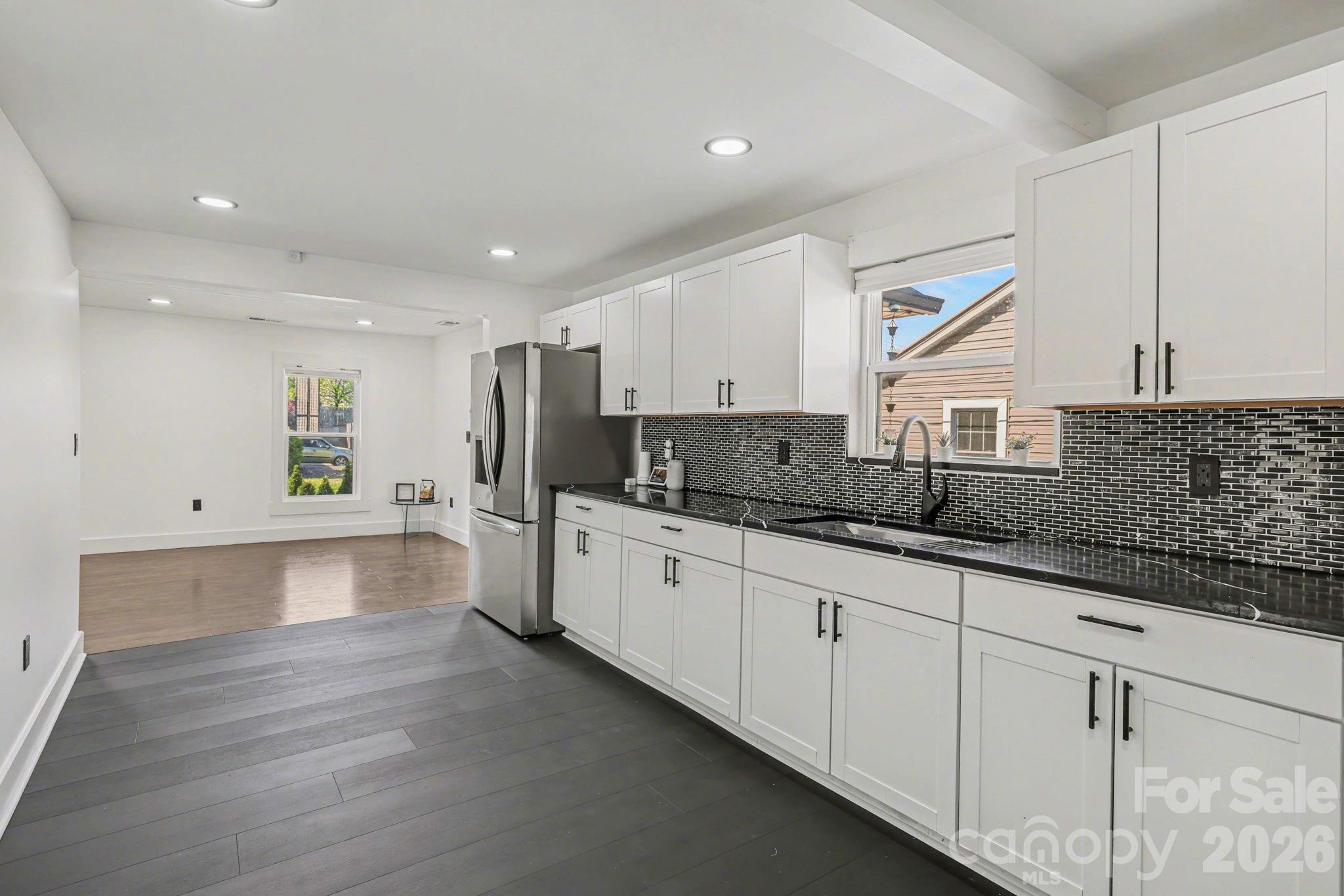 6 E Sunrise Avenue Thomasville NC 27360