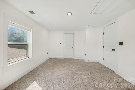 6 E Sunrise Avenue Thomasville NC 27360