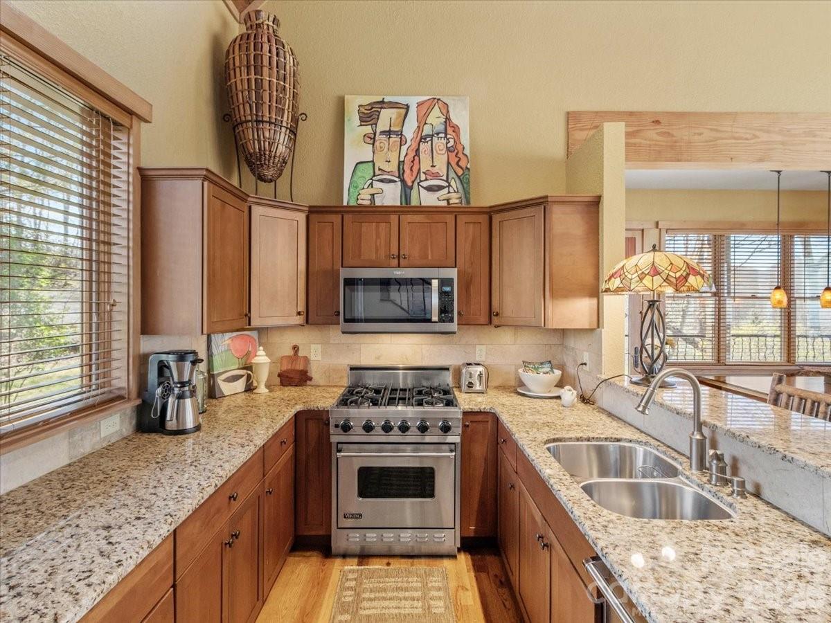 9 Hawks Ledge Trail Burnsville NC 28714