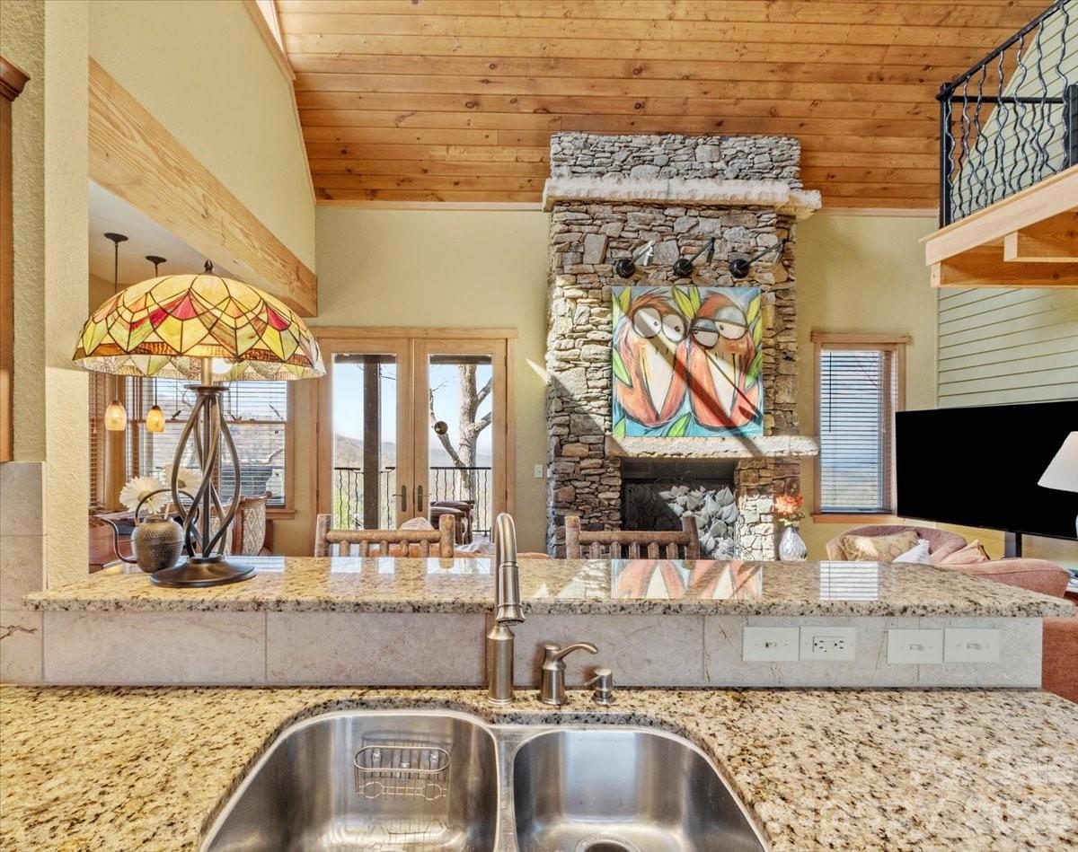 9 Hawks Ledge Trail Burnsville NC 28714