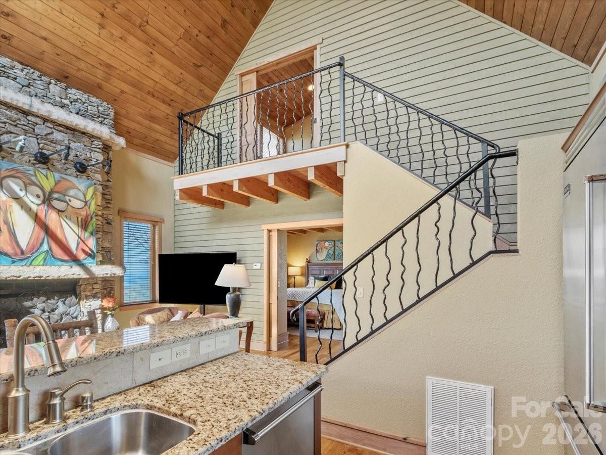 9 Hawks Ledge Trail Burnsville NC 28714