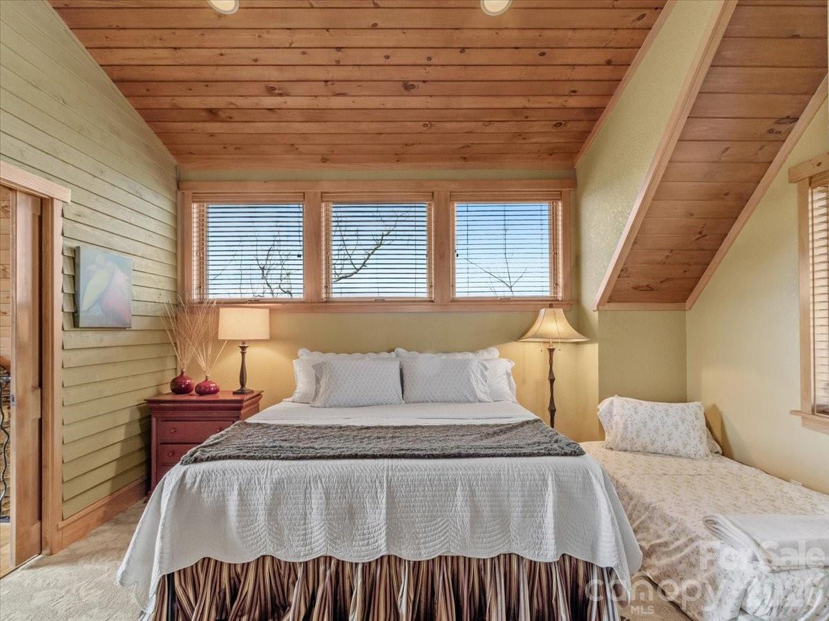 9 Hawks Ledge Trail Burnsville NC 28714
