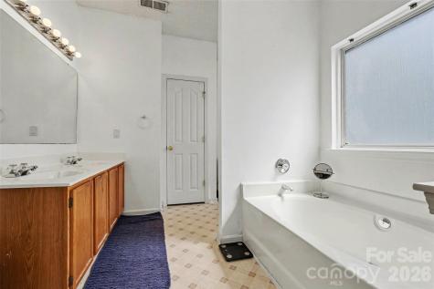 4011 Lakota Court Charlotte NC 28269