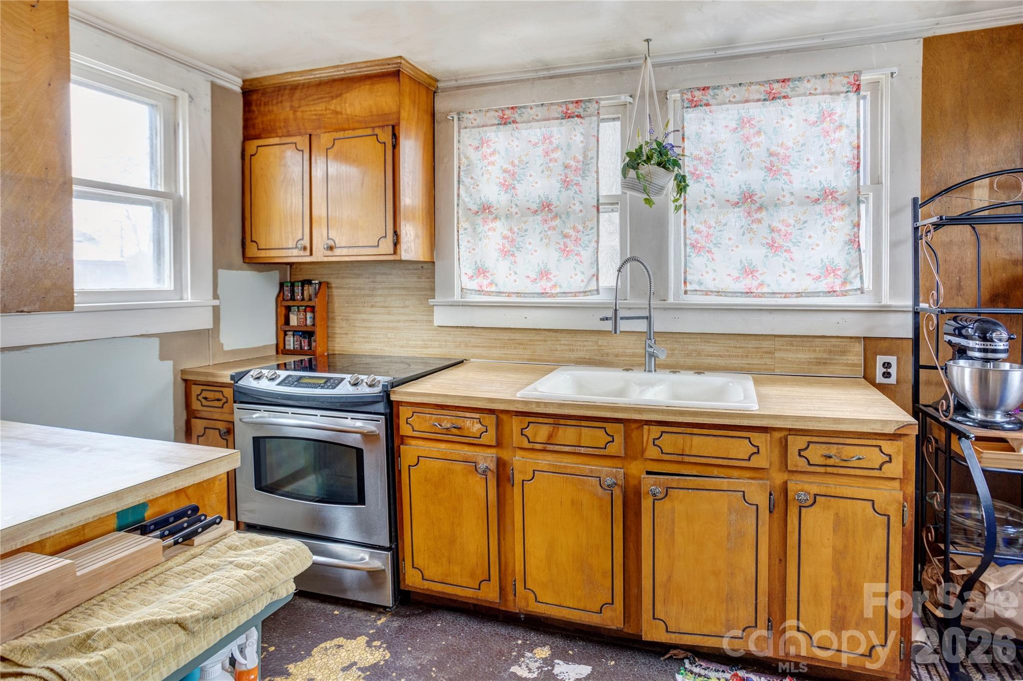 402 N Salisbury Avenue Spencer NC 28159