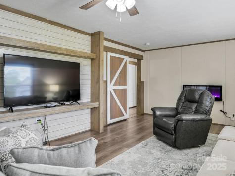 123 Big Oak Road Hendersonville NC 28792