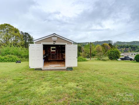 123 Big Oak Road Hendersonville NC 28792