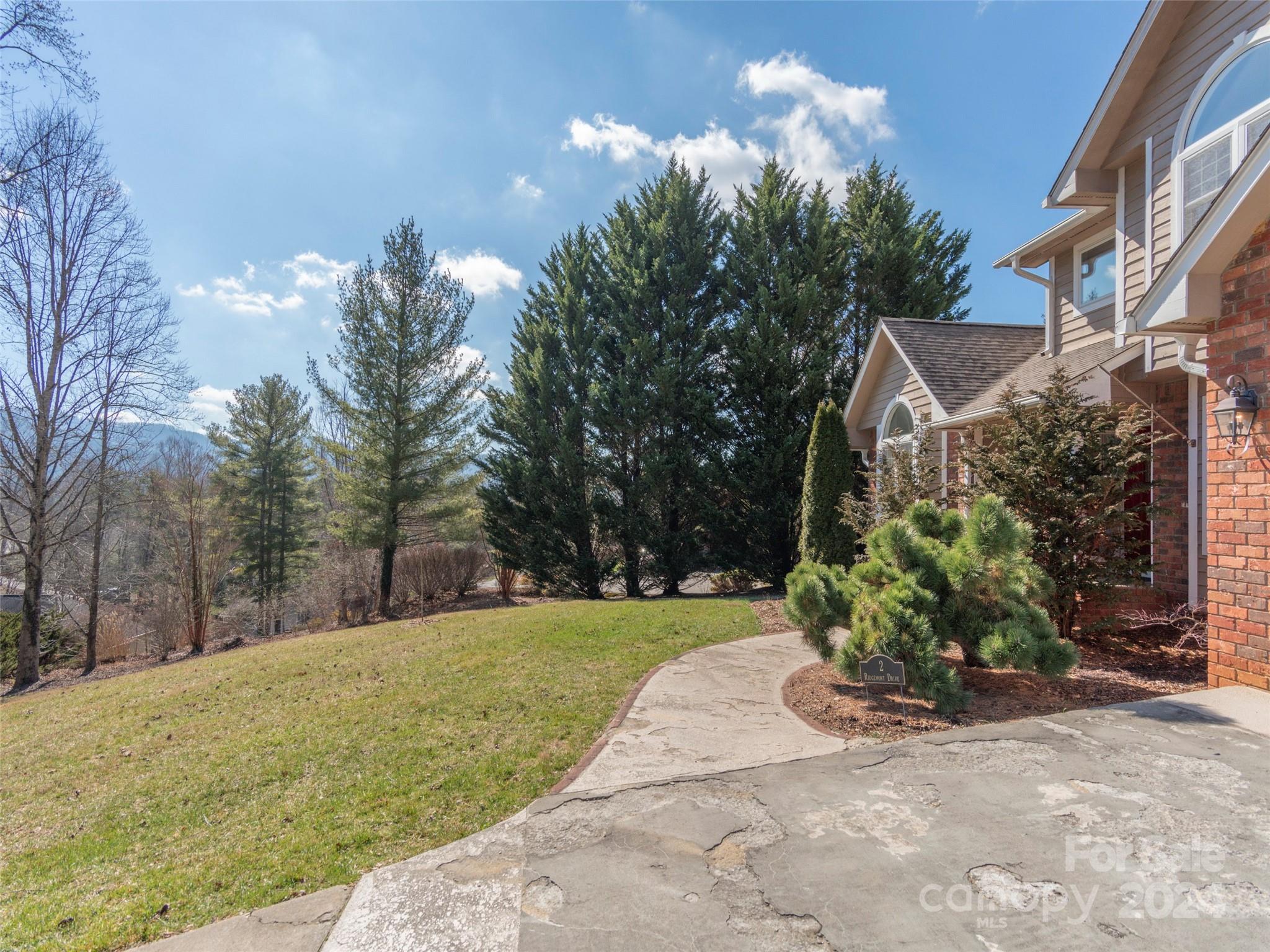 2 Ridgemont Drive Weaverville NC 28787