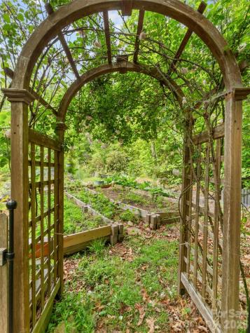 103 Old Southside Road Saluda NC 28773