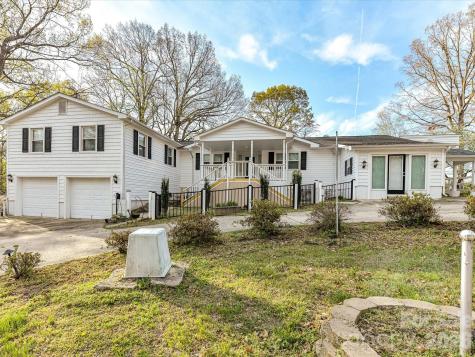916 Lakewood Drive Matthews NC 28104