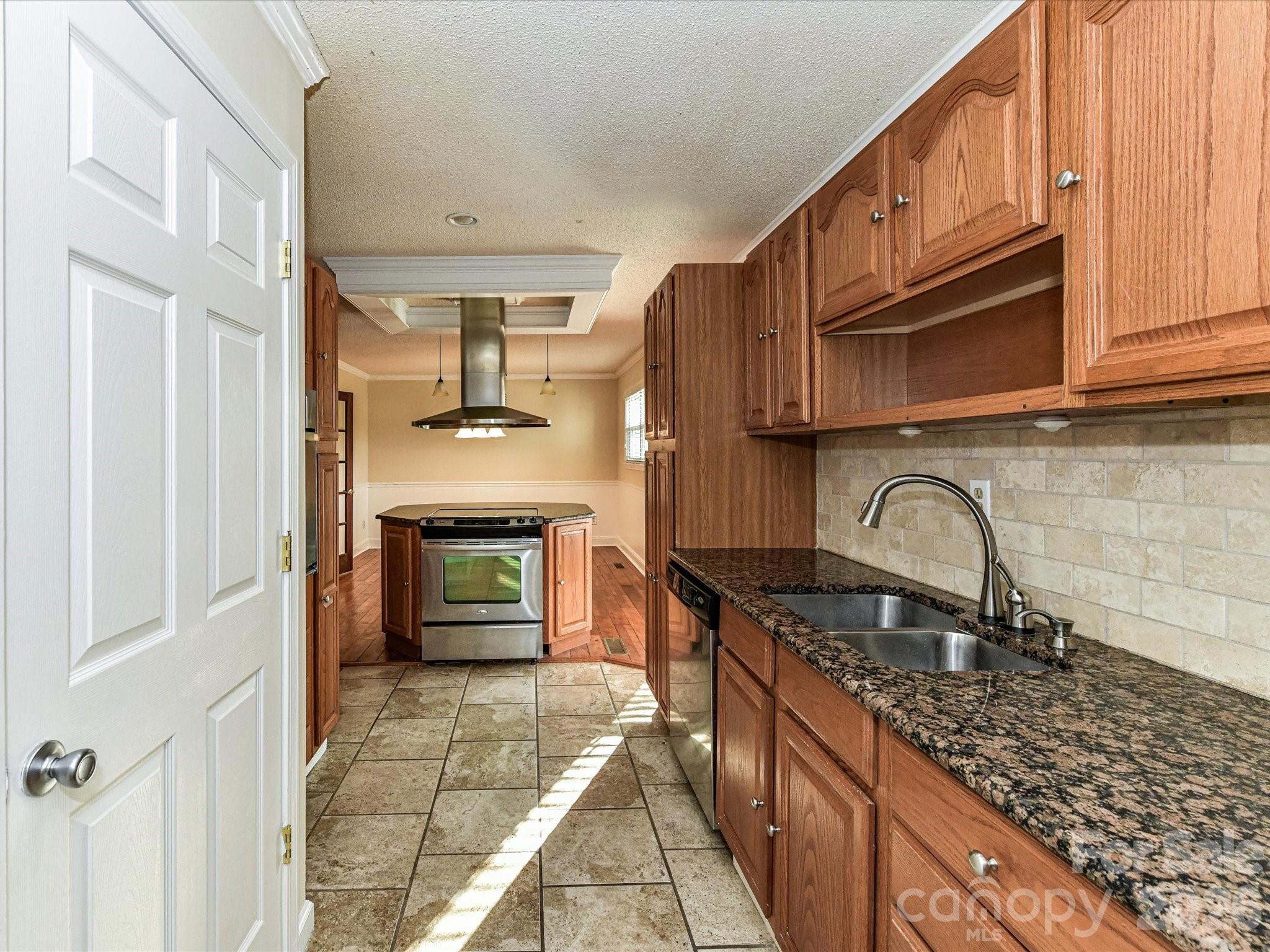 916 Lakewood Drive Matthews NC 28104