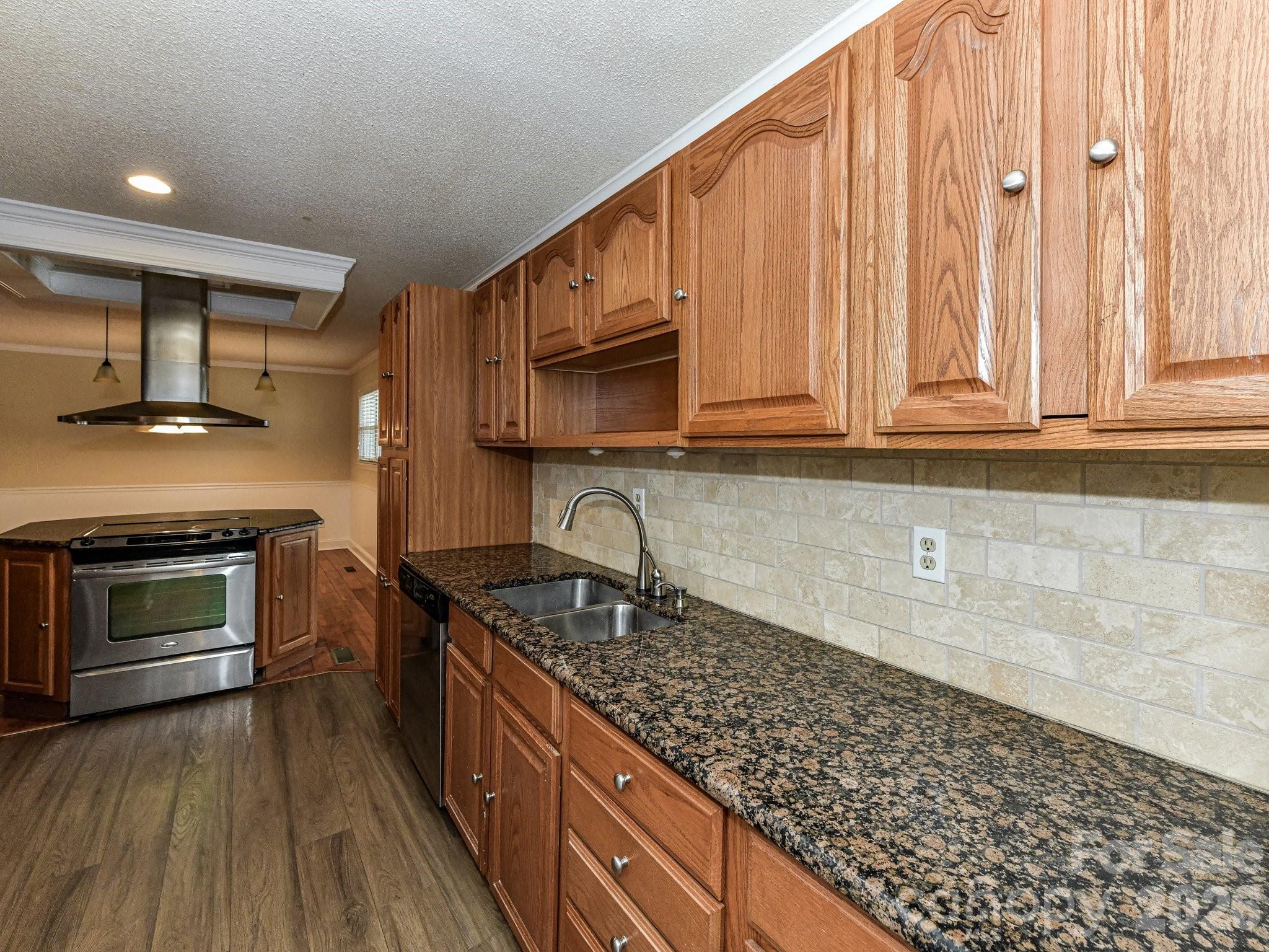 916 Lakewood Drive Matthews NC 28104