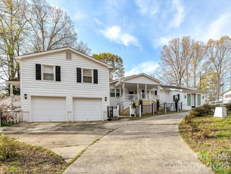 916 Lakewood Drive Matthews NC 28104