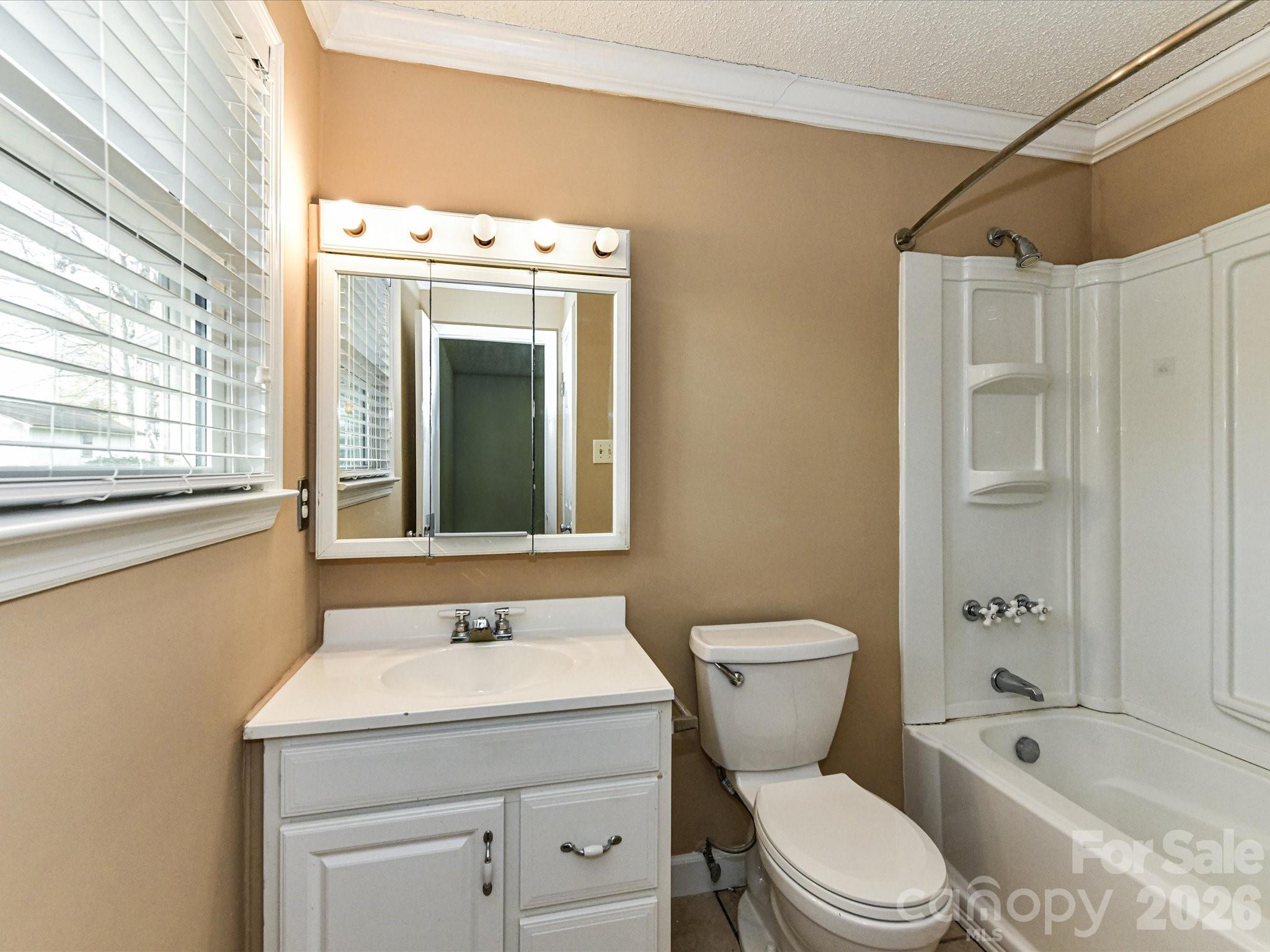916 Lakewood Drive Matthews NC 28104