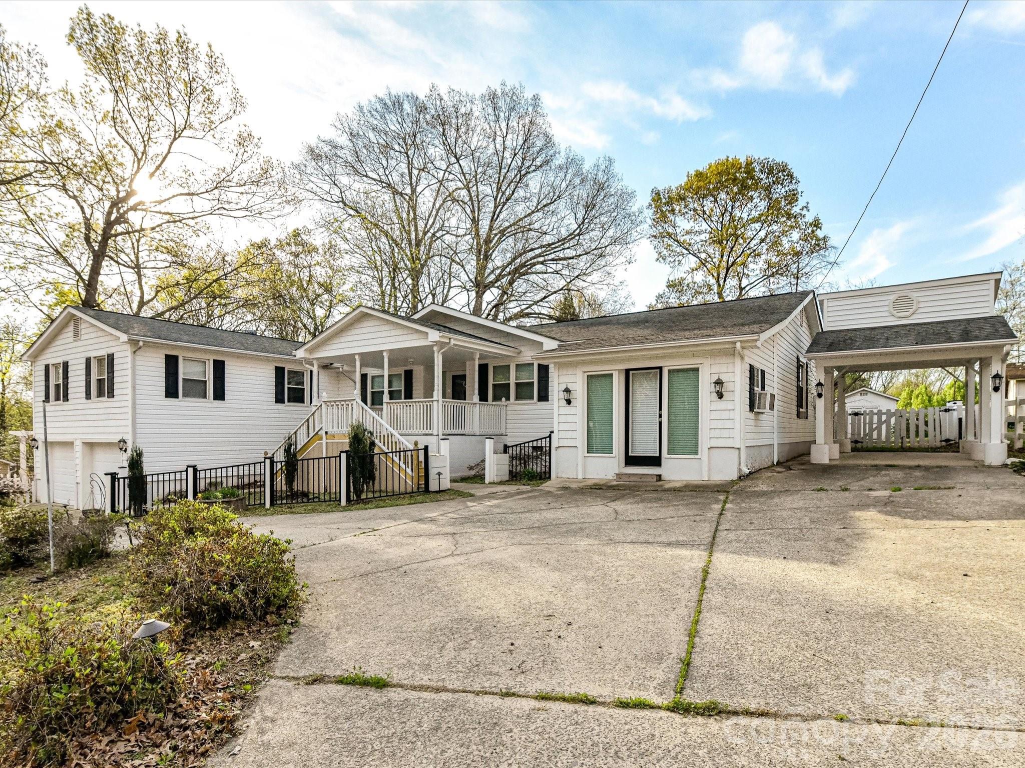 916 Lakewood Drive Matthews NC 28104