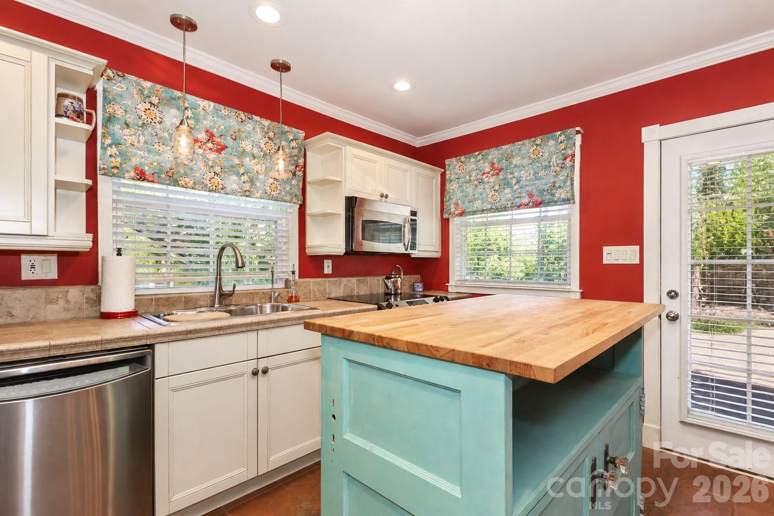 820 Woodland Road Statesville NC 28677