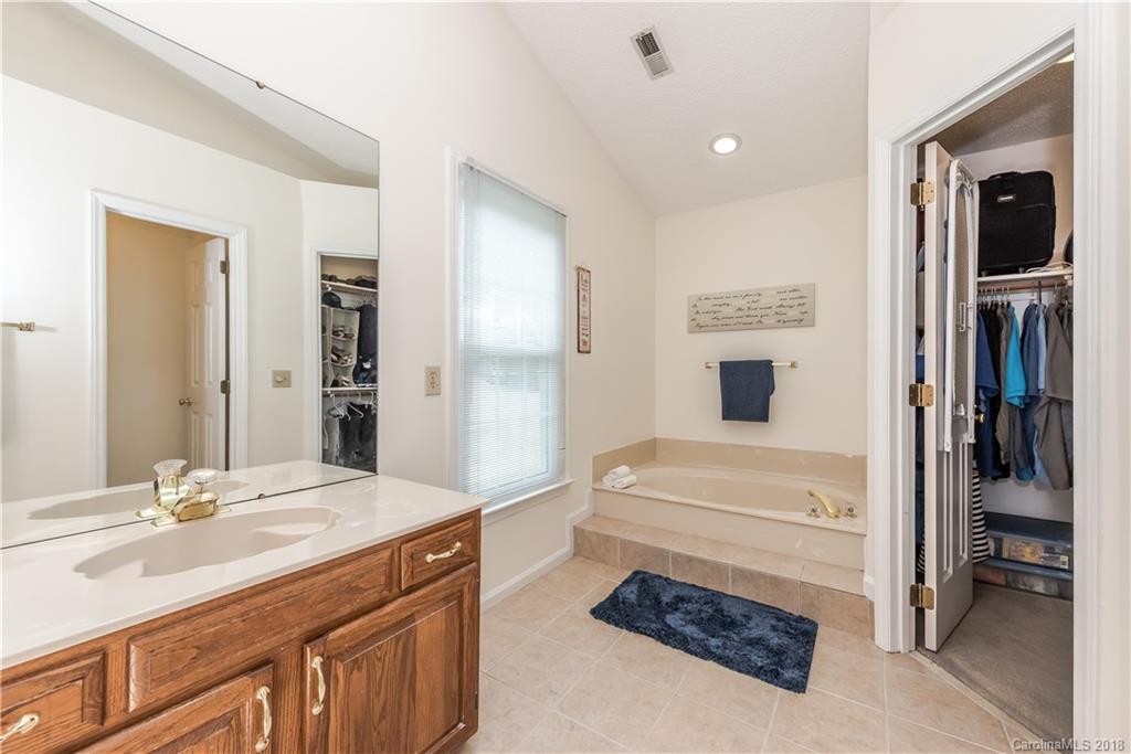7114 Kinsmore Lane Charlotte NC 28269