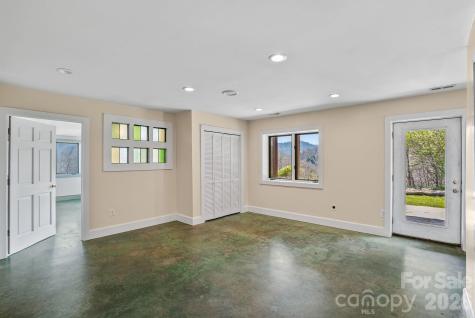 310 Burr Ridge Marshall NC 28753