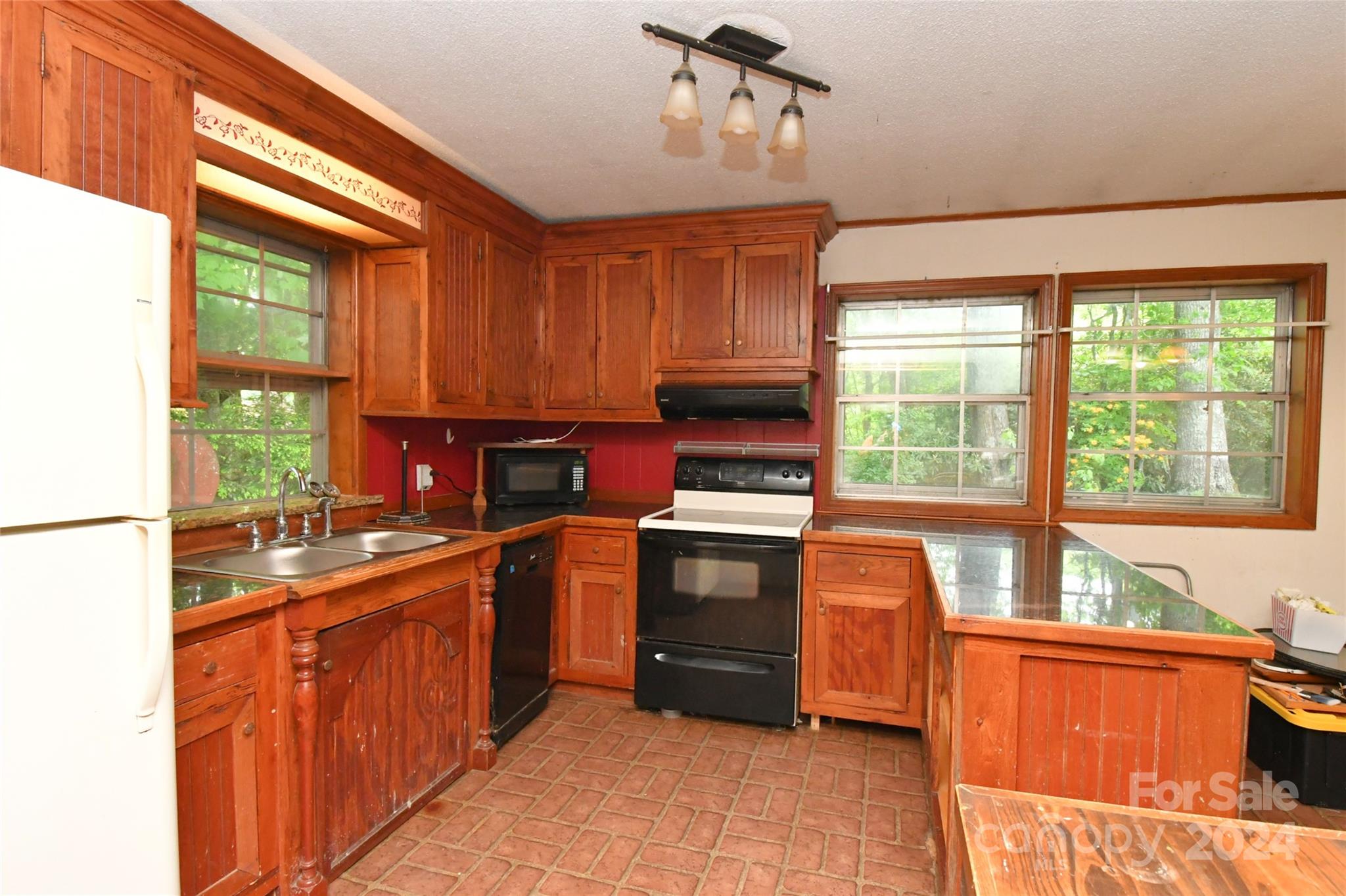 70 Redbird Lane Newland NC 28657