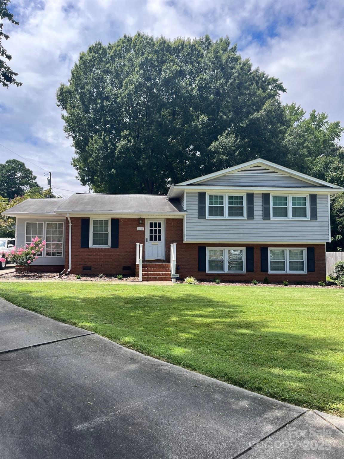 4222 Woodleaf Road Charlotte NC 28205