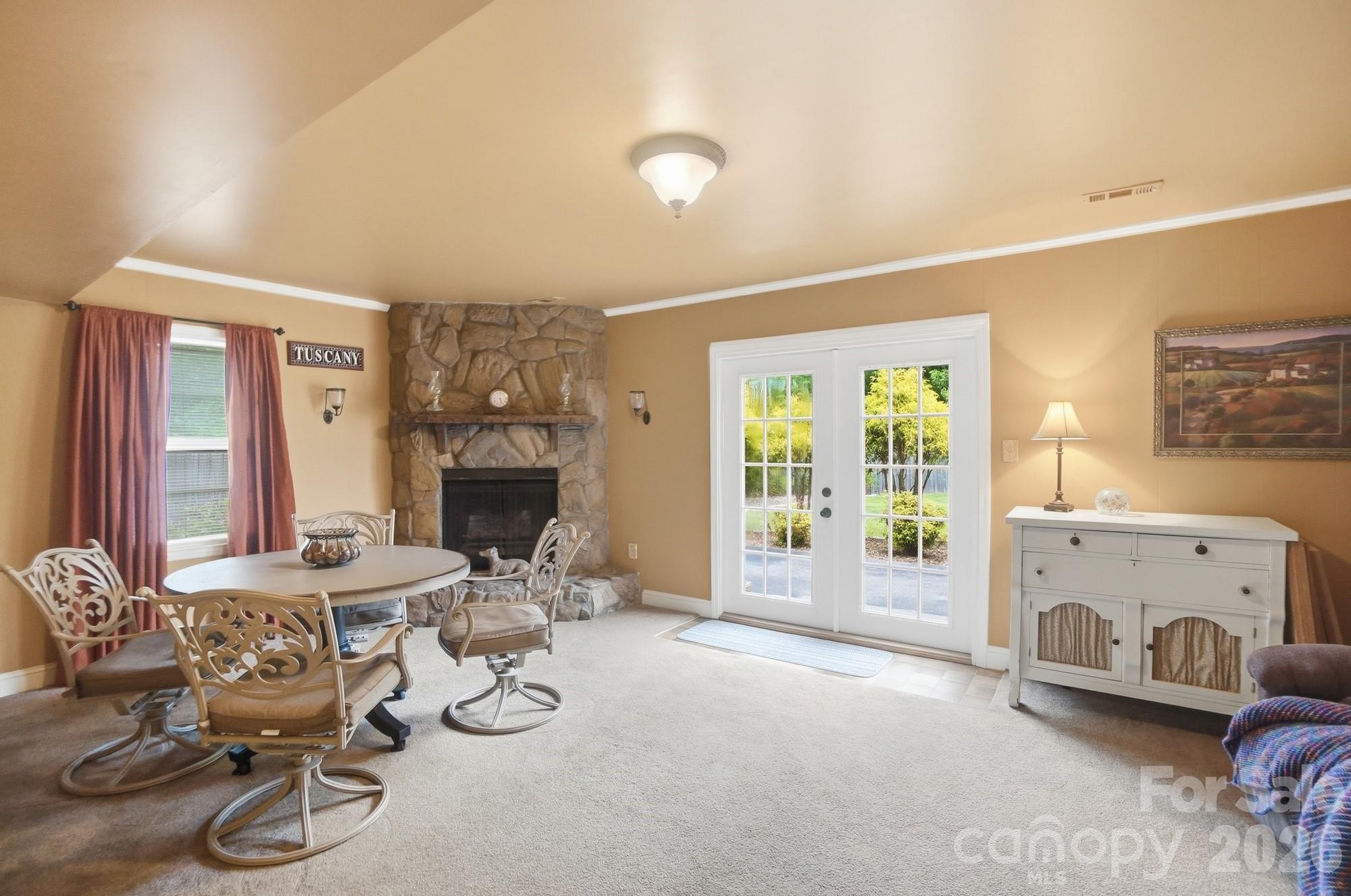12006 Swanee Lane Charlotte NC 28273
