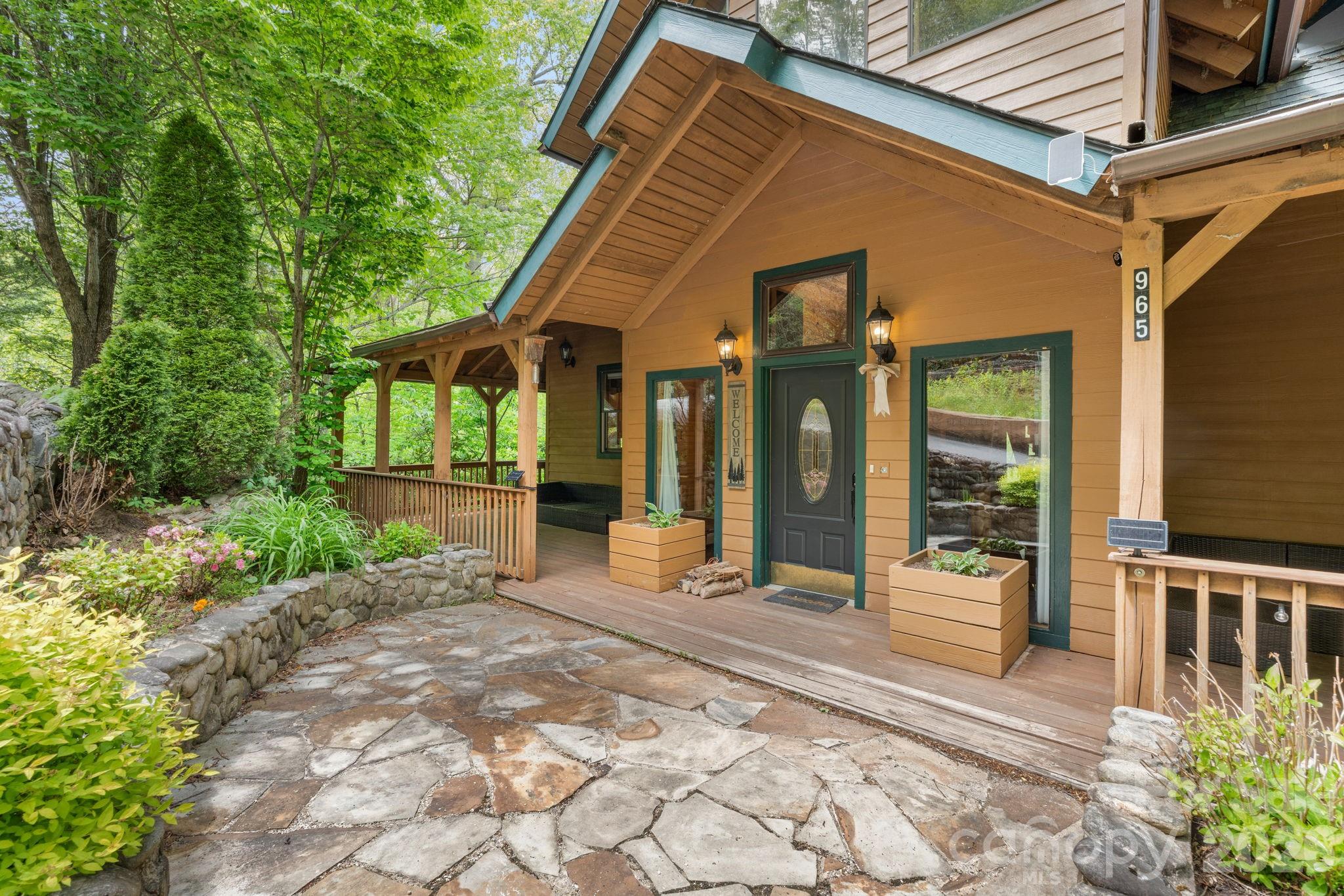 965 Winterstar Loop Burnsville NC 28714