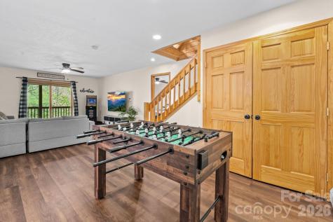 965 Winterstar Loop Burnsville NC 28714