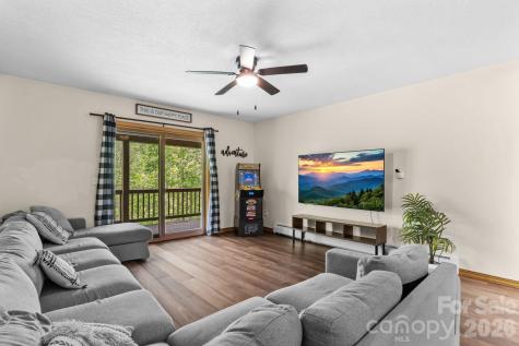 965 Winterstar Loop Burnsville NC 28714