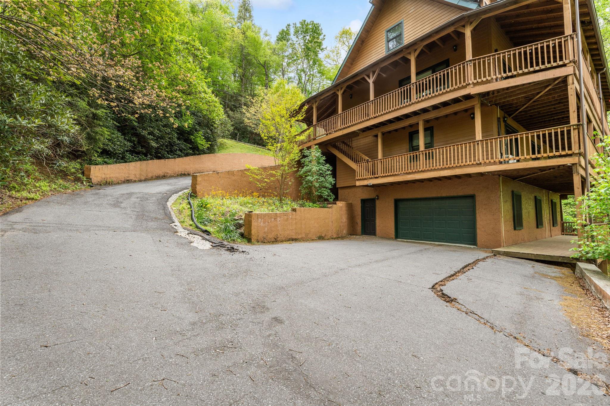 965 Winterstar Loop Burnsville NC 28714