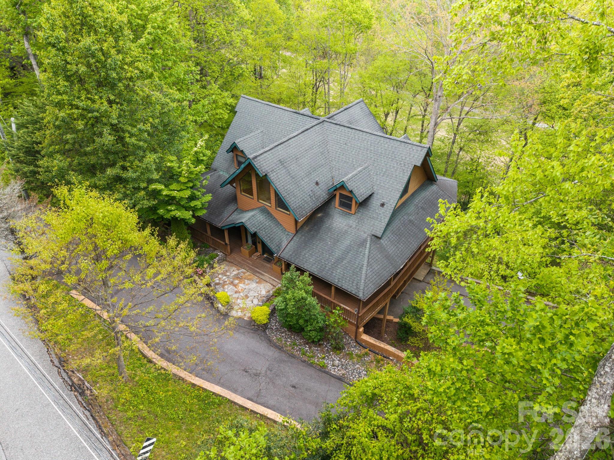 965 Winterstar Loop Burnsville NC 28714