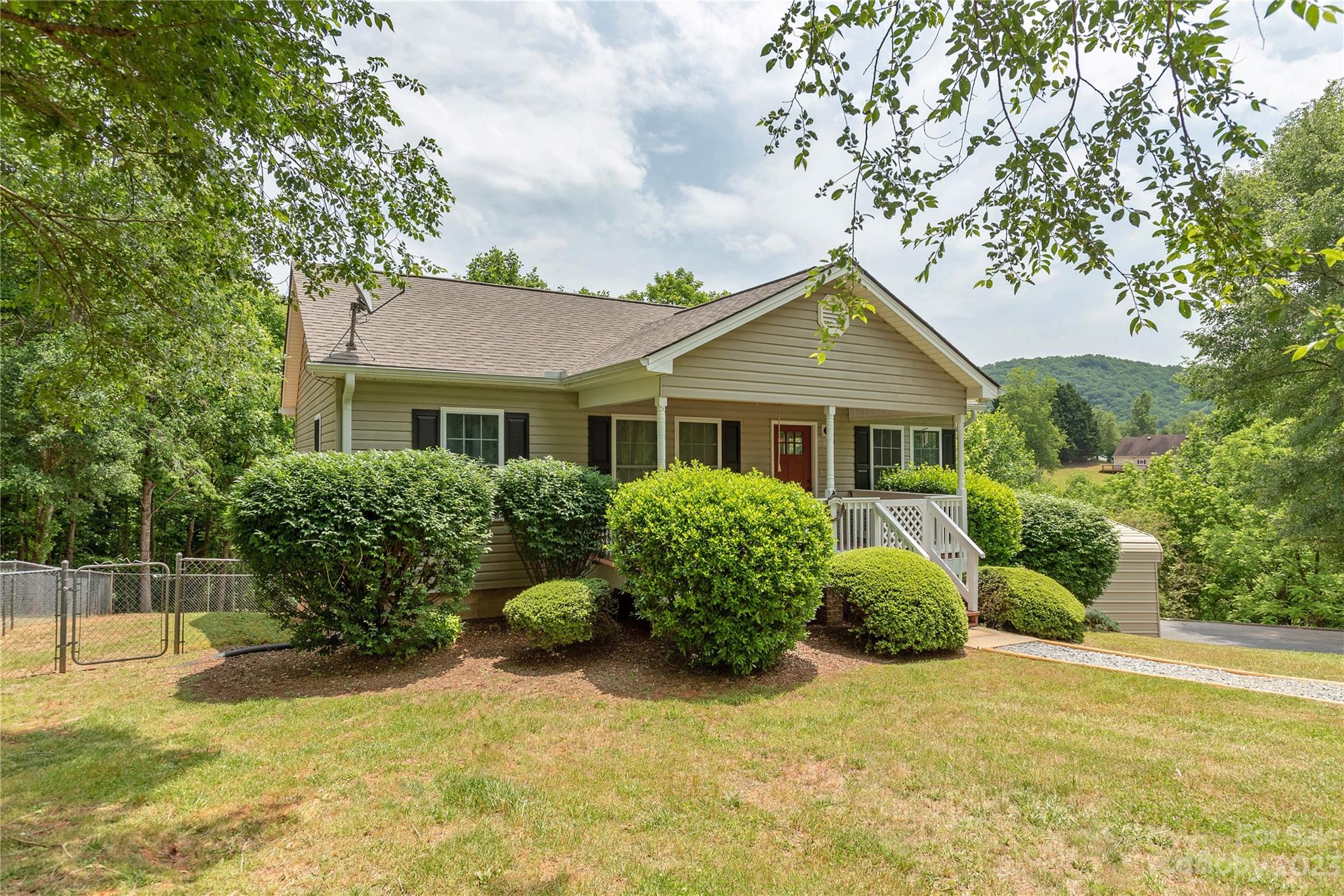 309 Forest Bend Drive Horse Shoe NC 28742
