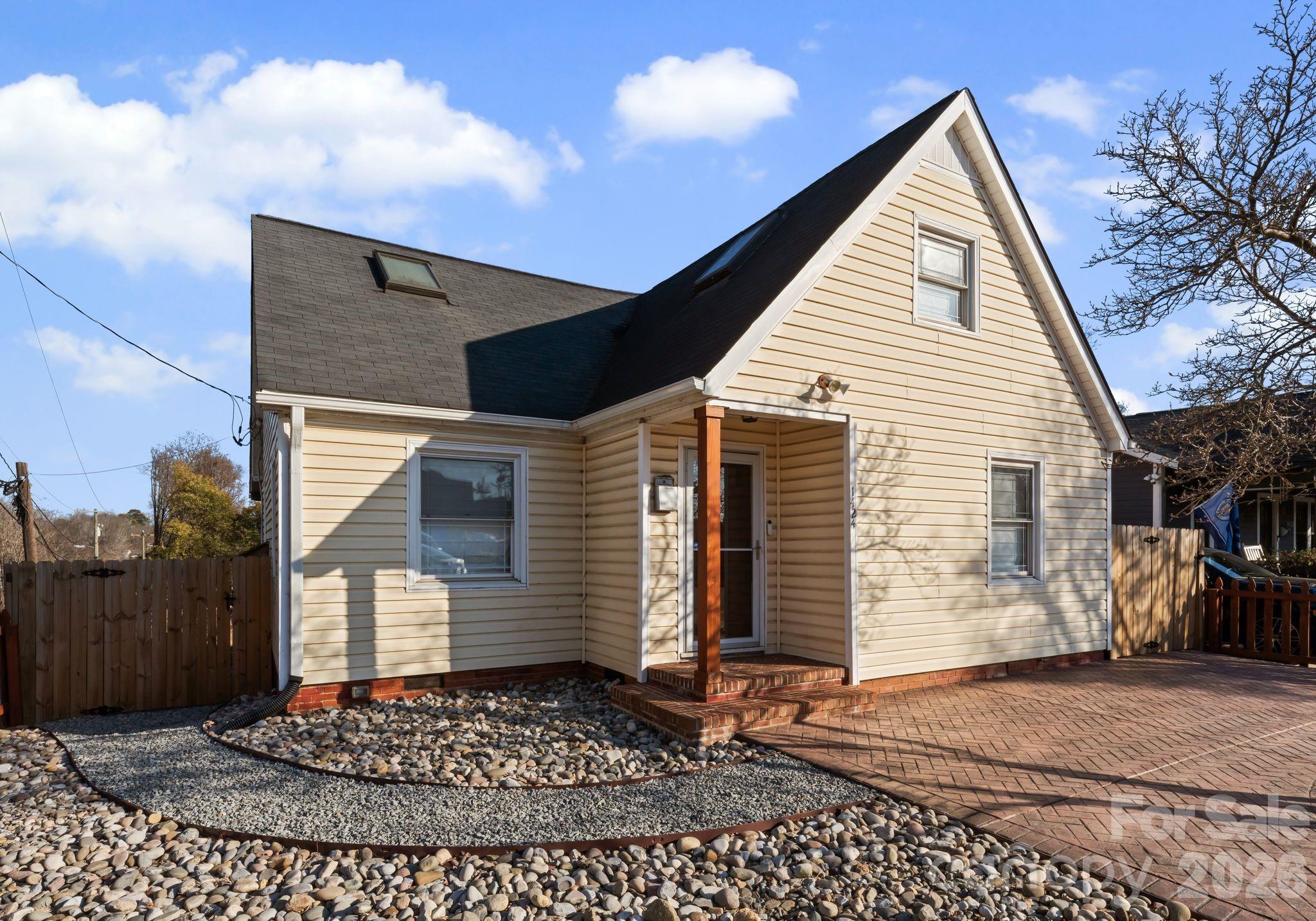1424 Nandina Street Charlotte NC 28205