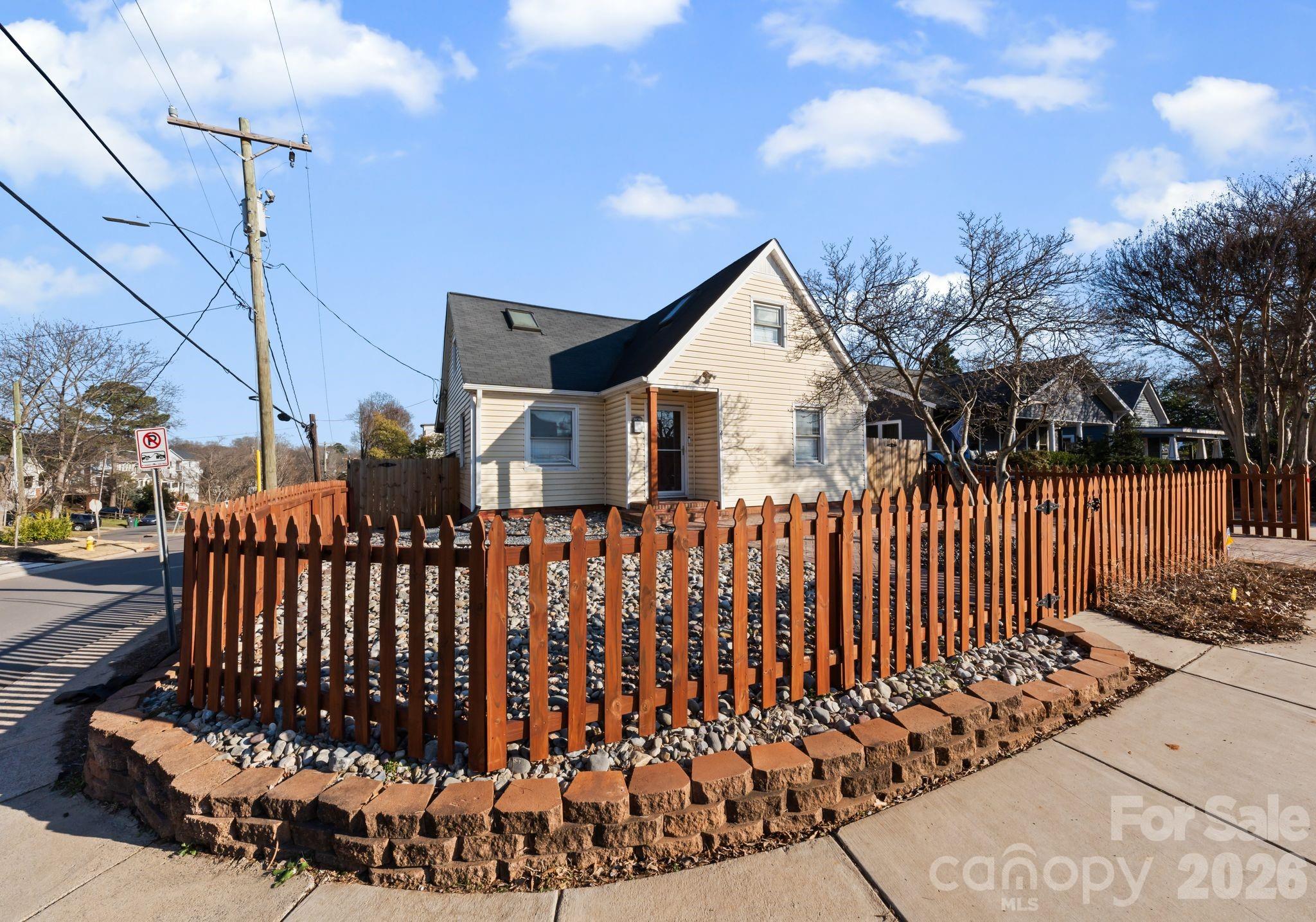 1424 Nandina Street Charlotte NC 28205
