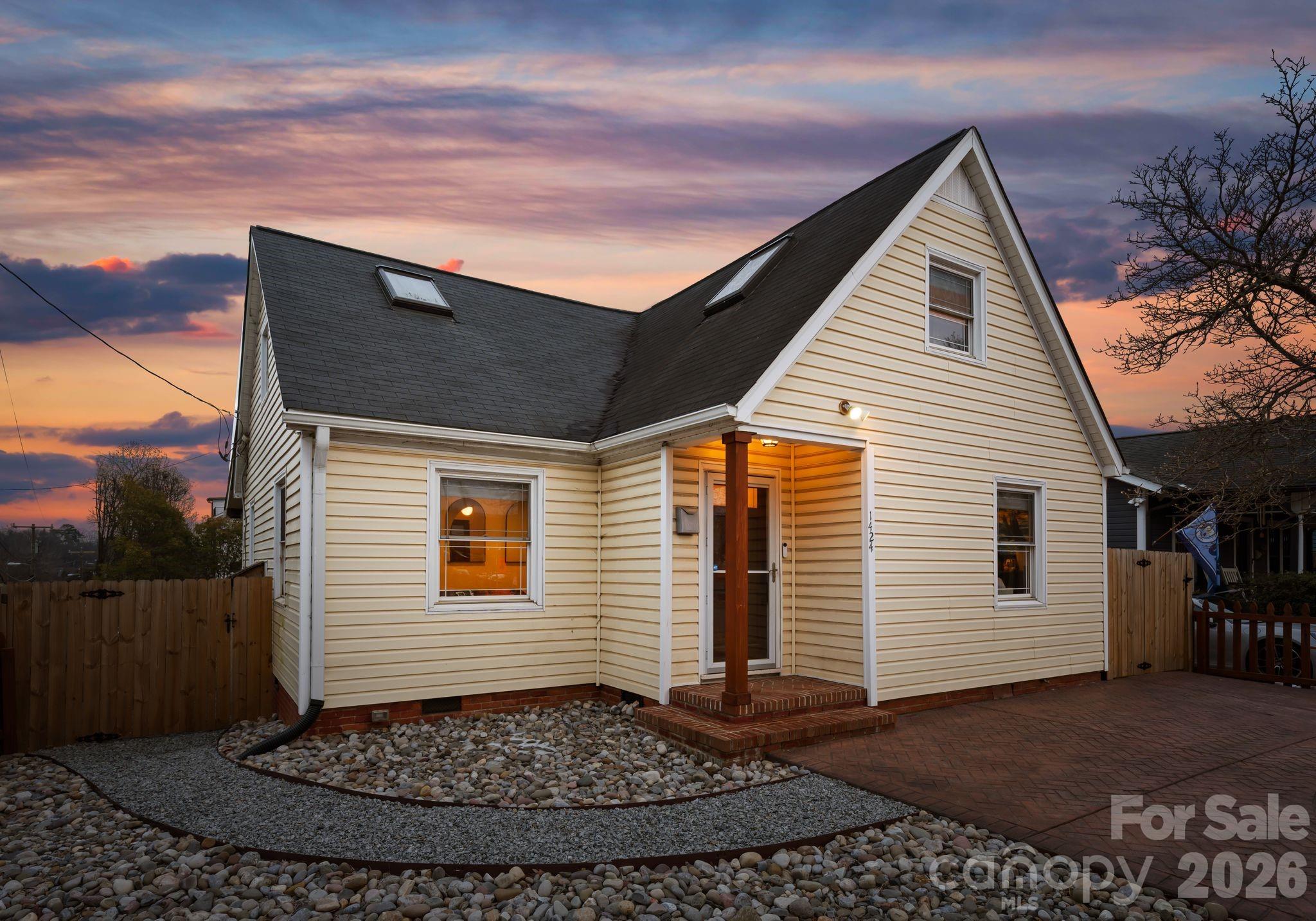 1424 Nandina Street Charlotte NC 28205
