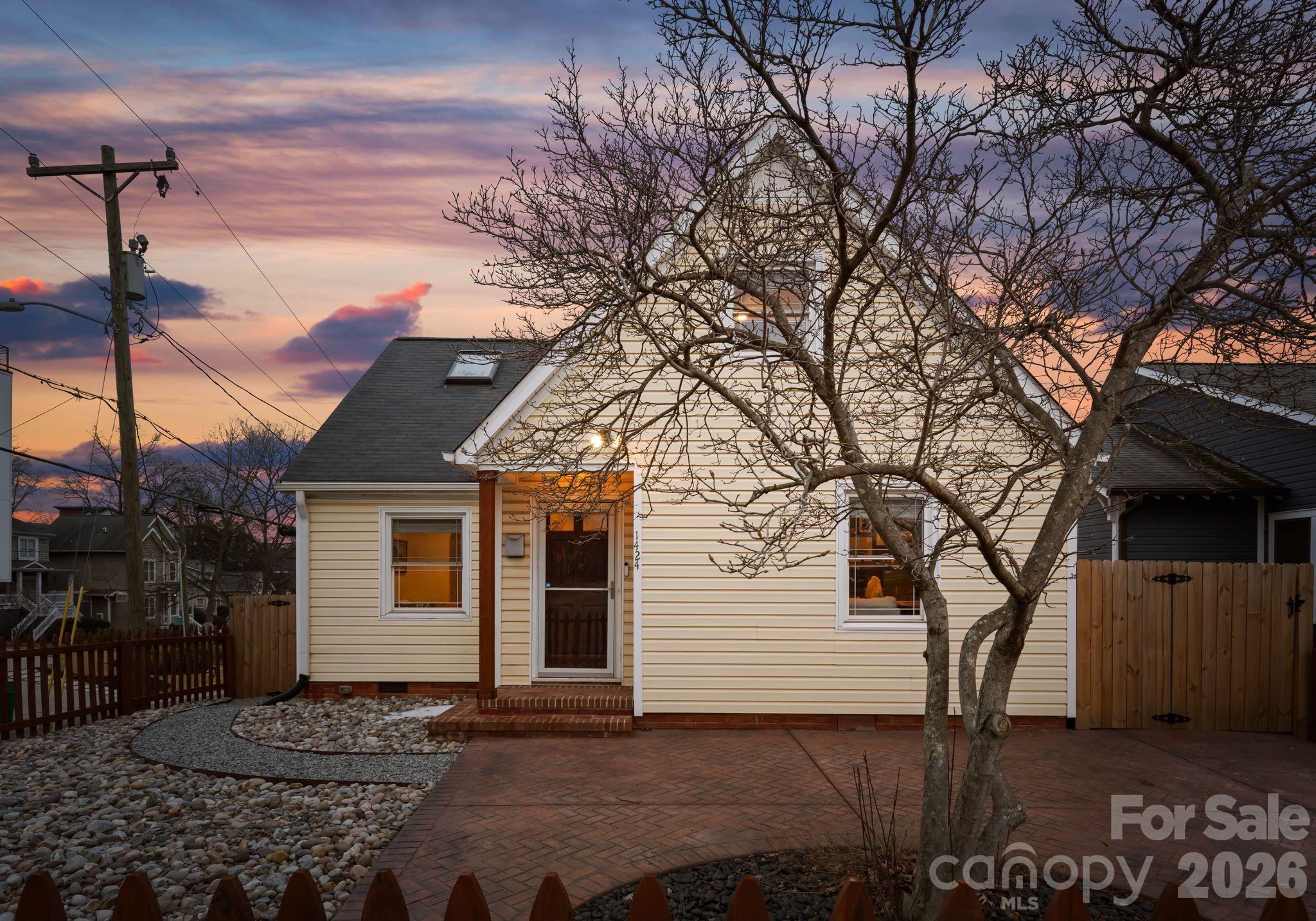 1424 Nandina Street Charlotte NC 28205