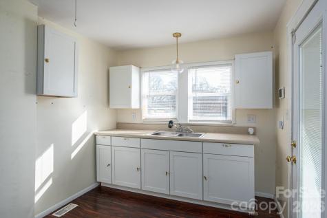 329 W Main Street Lincolnton NC 28092