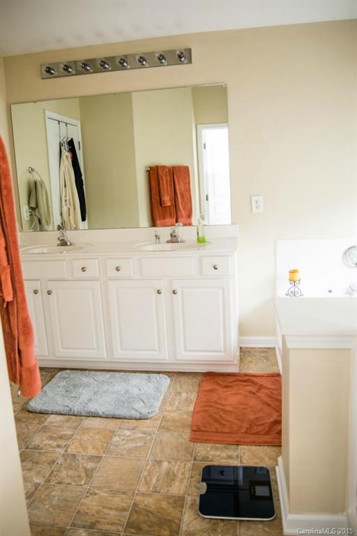 1323 Millbank Drive Matthews NC 28104