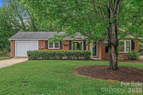 1106 Cherokee Drive Hendersonville NC 28739