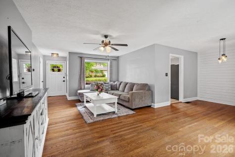 1106 Cherokee Drive Hendersonville NC 28739