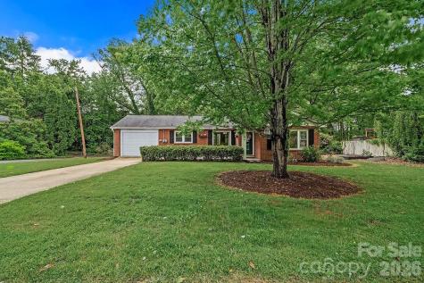 1106 Cherokee Drive Hendersonville NC 28739