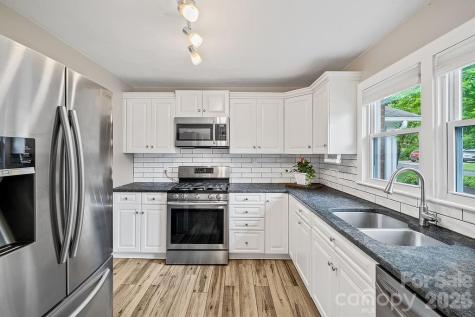1106 Cherokee Drive Hendersonville NC 28739