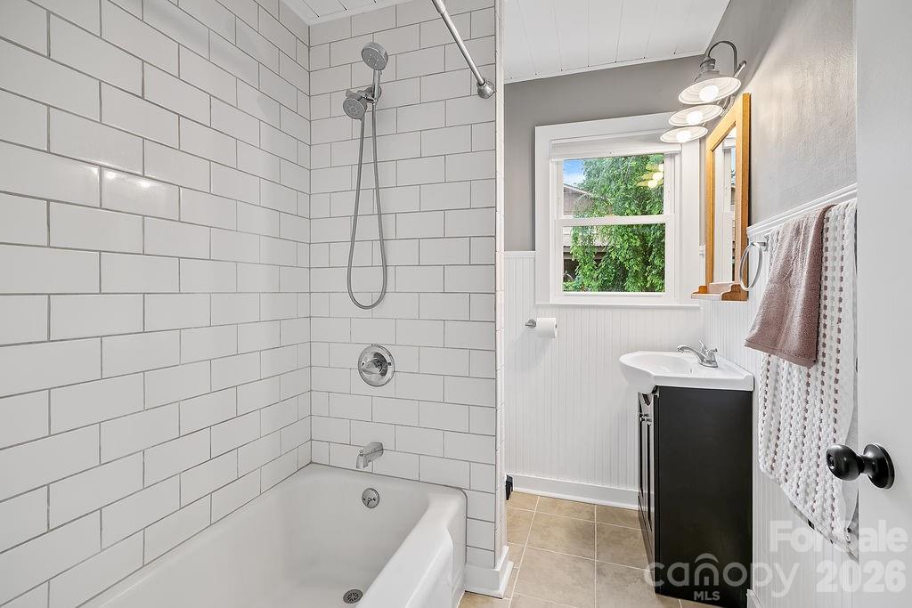 1106 Cherokee Drive Hendersonville NC 28739