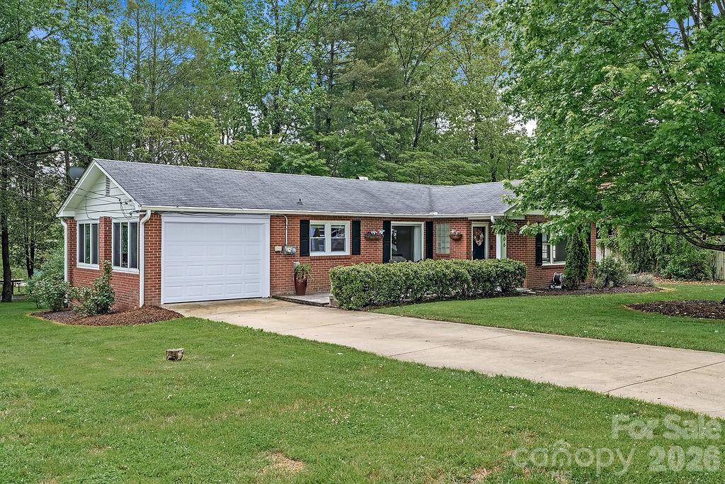 1106 Cherokee Drive Hendersonville NC 28739