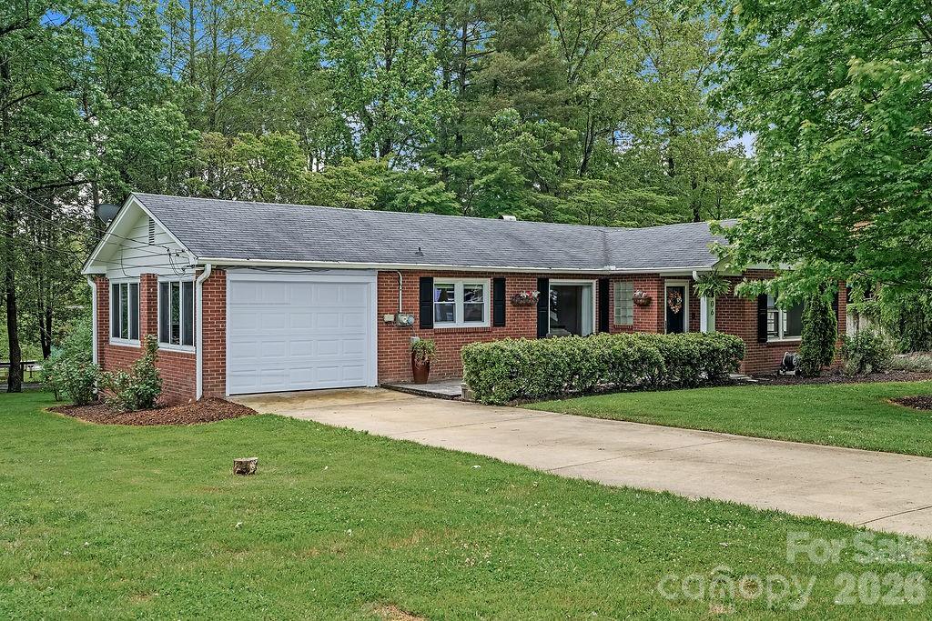 1106 Cherokee Drive Hendersonville NC 28739